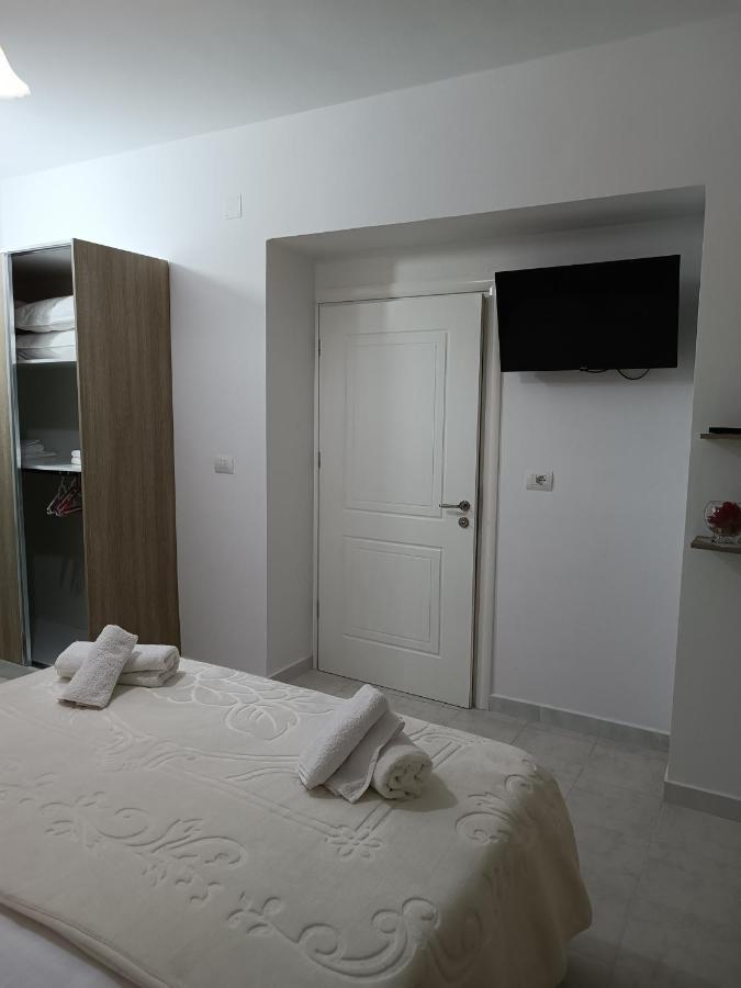 ホテル Eljos House Përmet エクステリア 写真