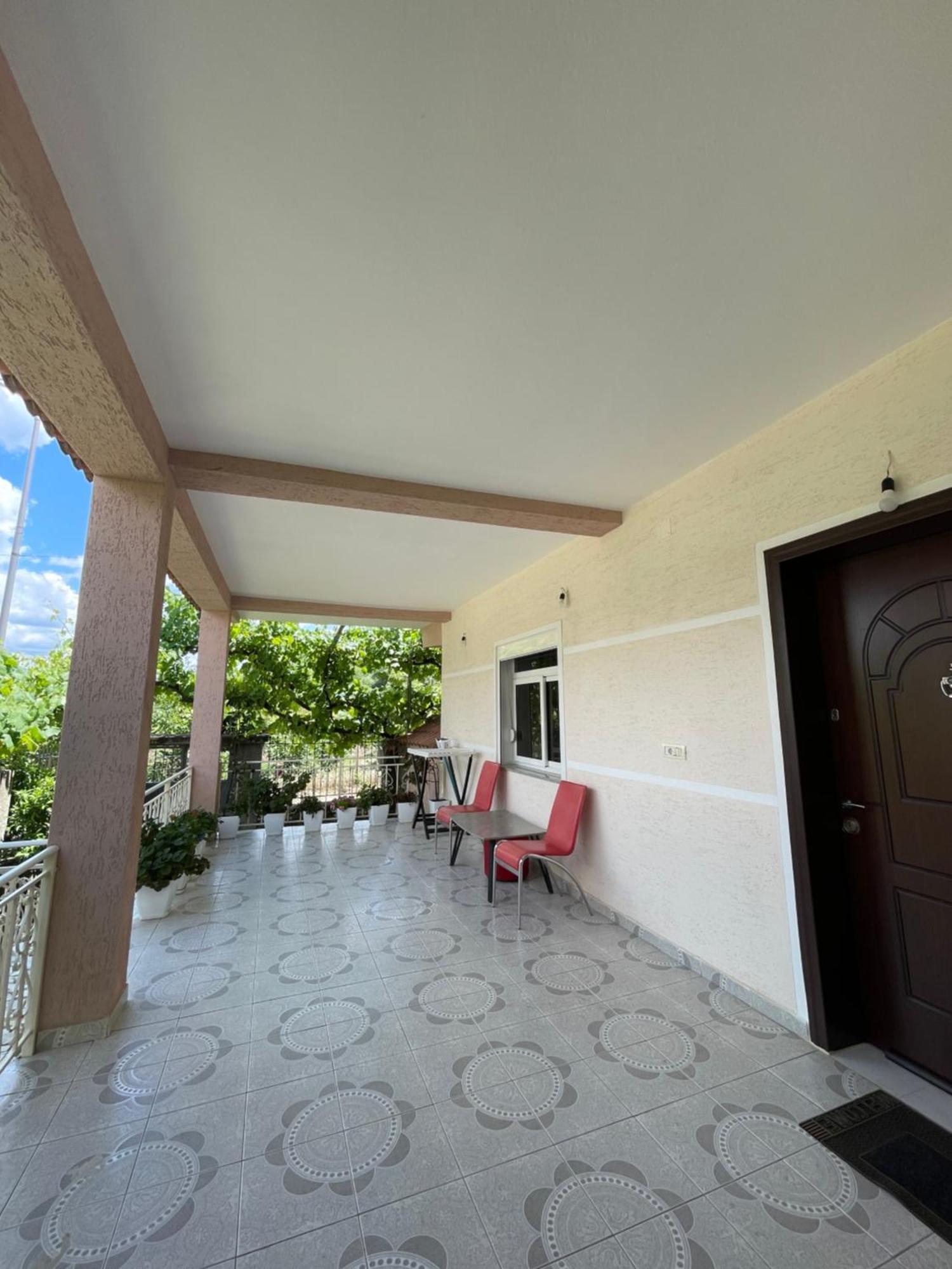 ホテル Eljos House Përmet エクステリア 写真