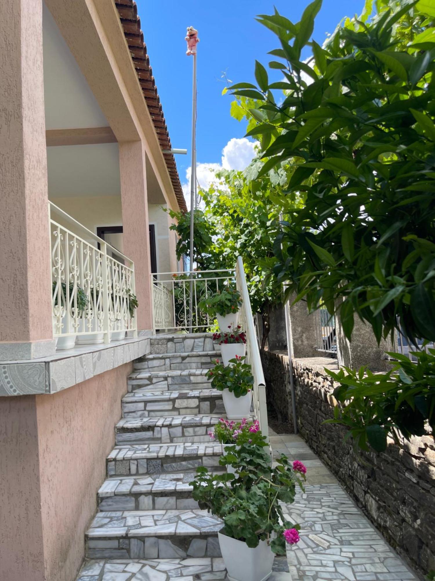 ホテル Eljos House Përmet エクステリア 写真